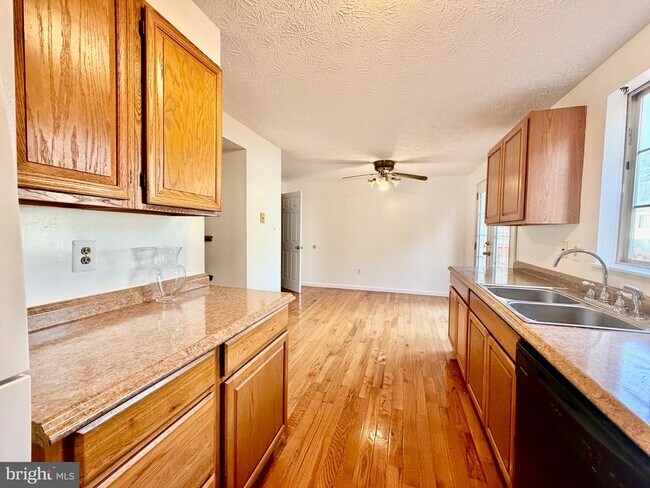 Building Photo - 1234 Elm Grove Cir