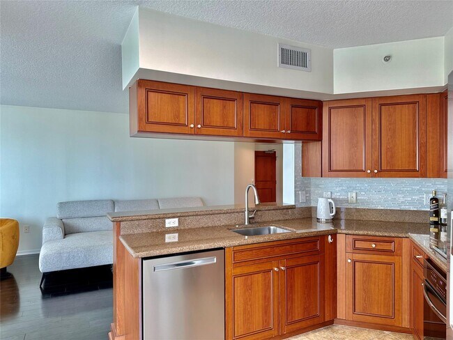 Building Photo - 347 N New River Dr E