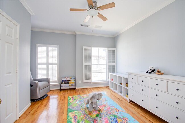 Building Photo - 1812 Staffordshire Crescent