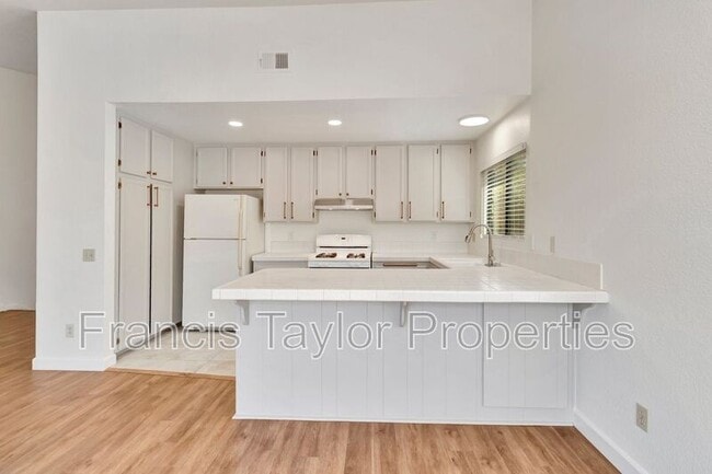 Building Photo - 2182 Firethorn Glen