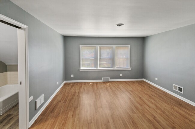 Building Photo - 14336 Harrison Ave