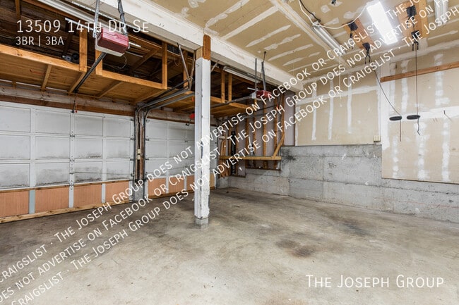 Building Photo - 13509 14th Dr SE