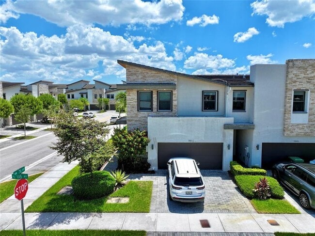 Primary Photo - 7911 NW 105th Ave