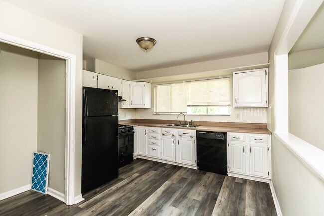 Building Photo - Charming & Affordable 3-Bedroom Home for L...