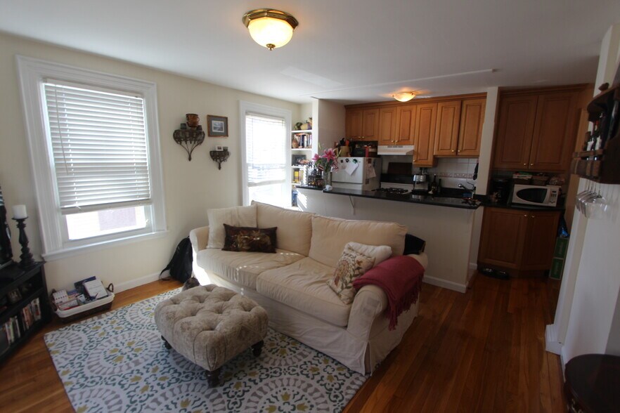 Primary Photo - 57 Putnam Ave