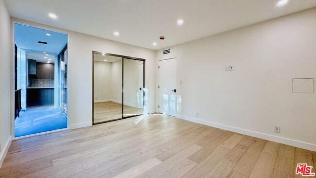 Building Photo - 414 N Palm Dr