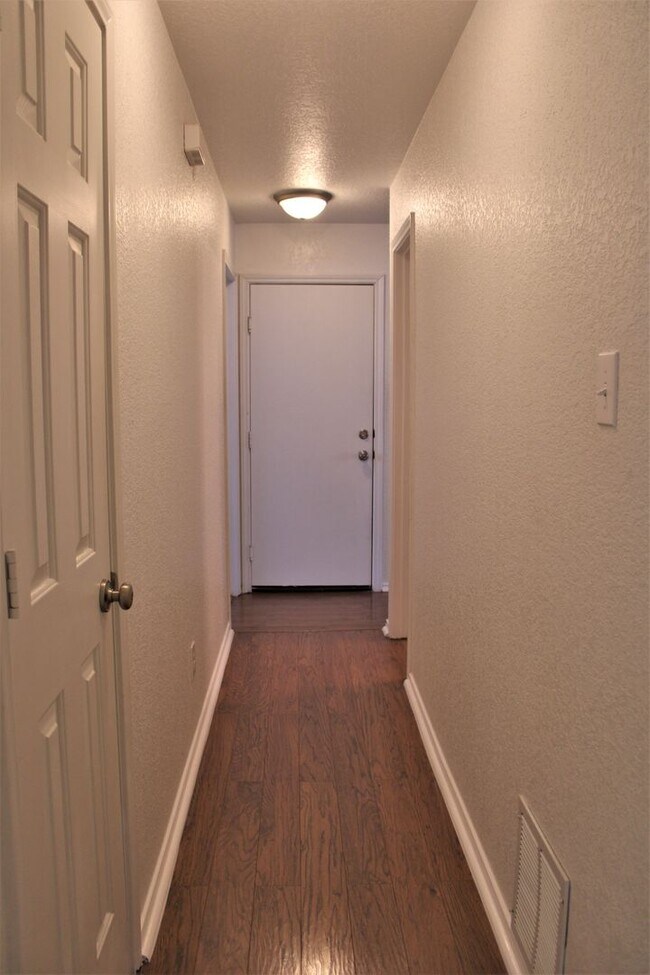 Building Photo - 11212 Forest Pass Ct