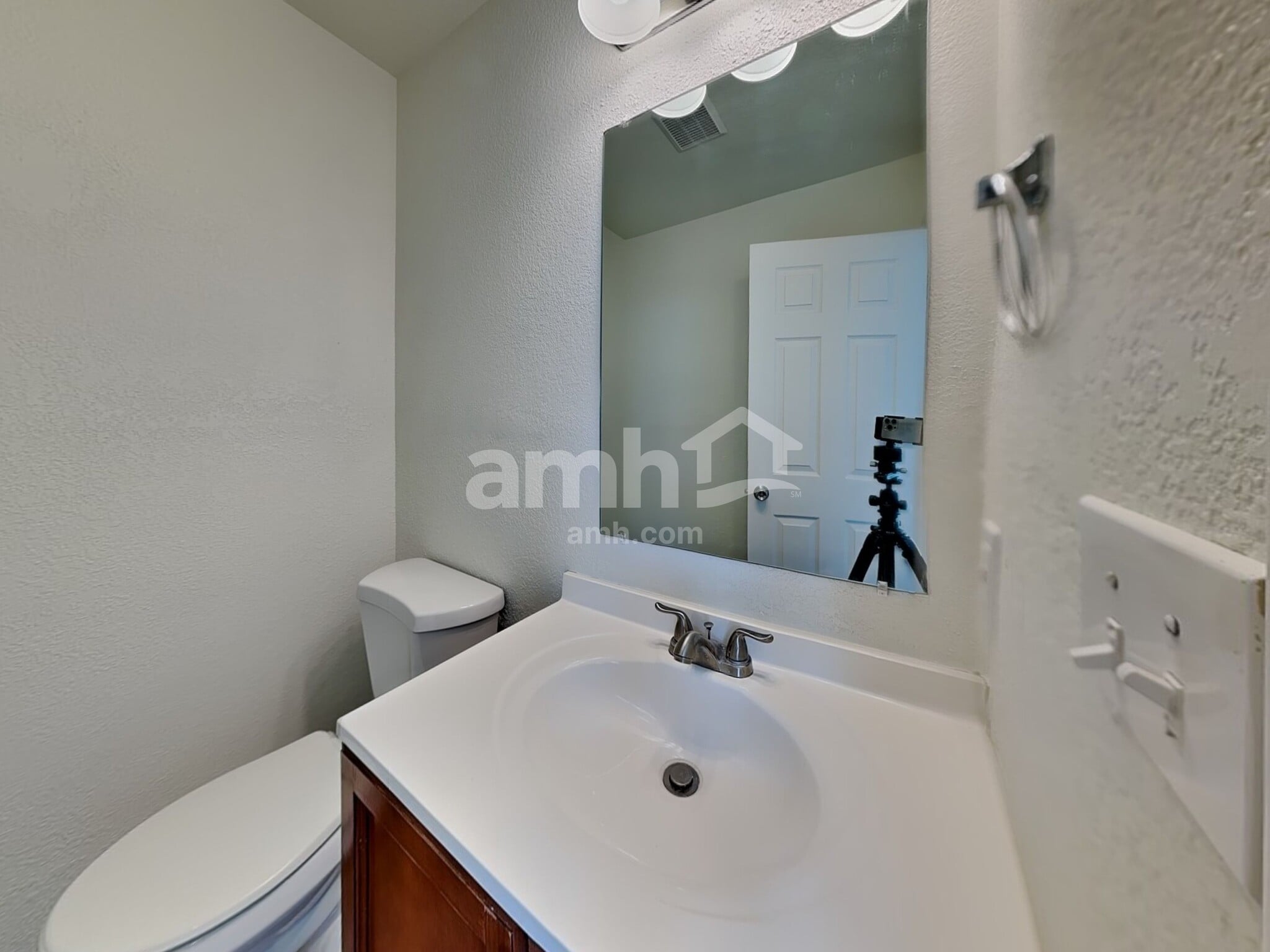 Building Photo - 8433 Golden Eye Dr