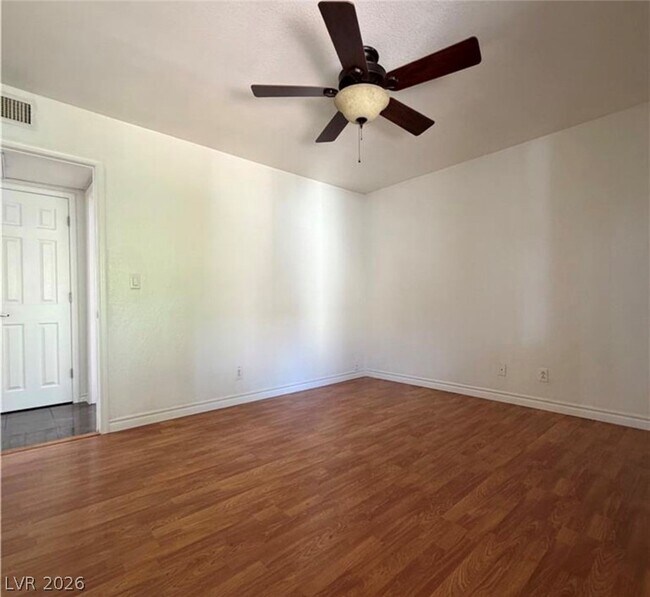 Building Photo - 5044 River Glen Dr