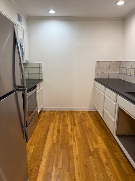 Building Photo - 2808 10th Ct S