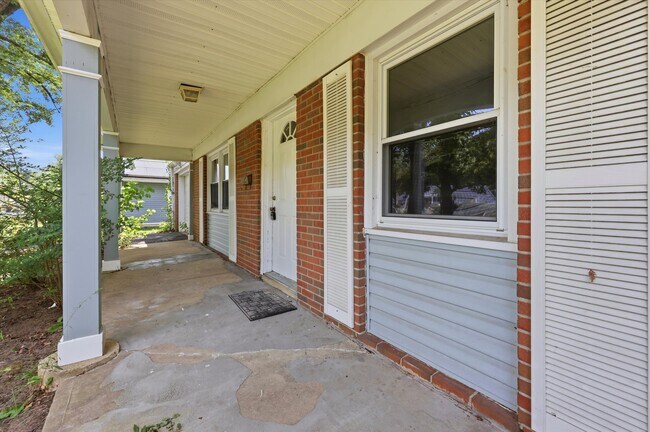 Building Photo - 27 Glover Ln