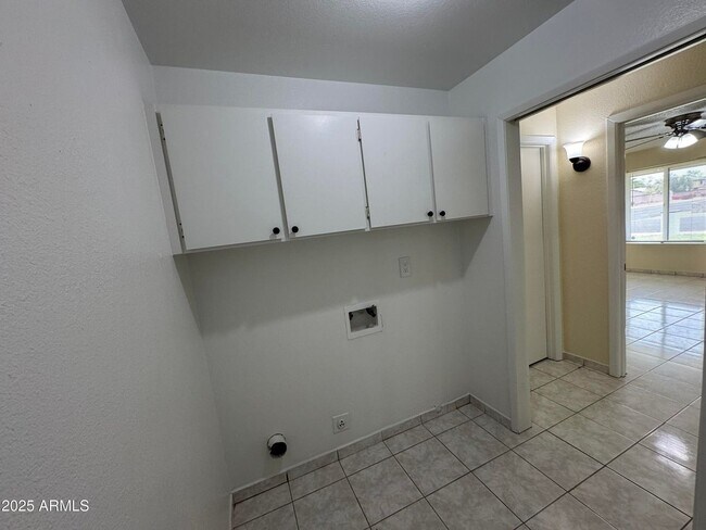 Building Photo - 5502 W Frier Dr