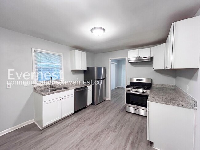 Building Photo - Limited Time Special Offer / 3 beds 2 baths Spacious Single Family Home with Carport and Deck /  ...