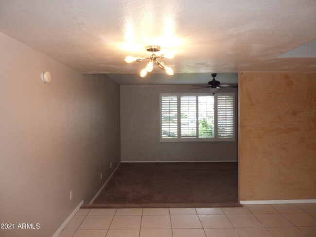 Building Photo - 607 E Diamond Dr