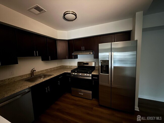 Building Photo - 1225 Waterford Dr