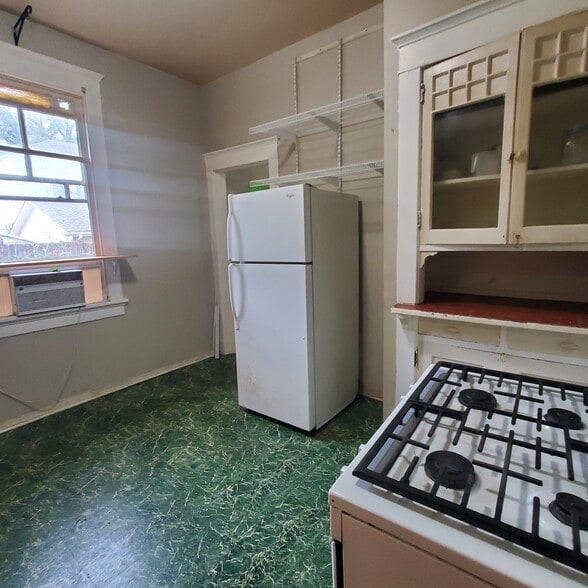 Building Photo - 6330 Annunciation St