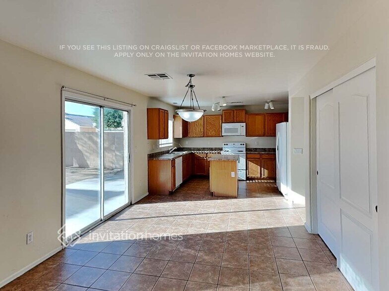 Building Photo - 10018 N 115th Dr