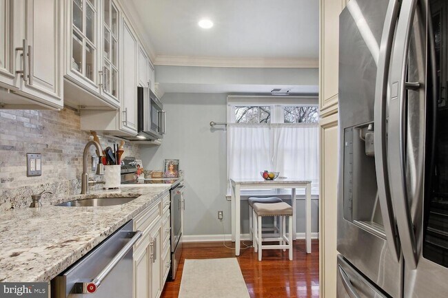 Building Photo - 6301 Fenestra Ct