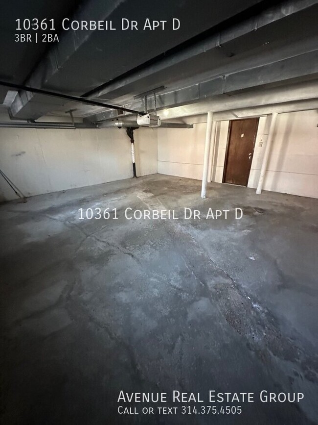 Building Photo - Spacious 3-Bedroom Apartment with Garage &...