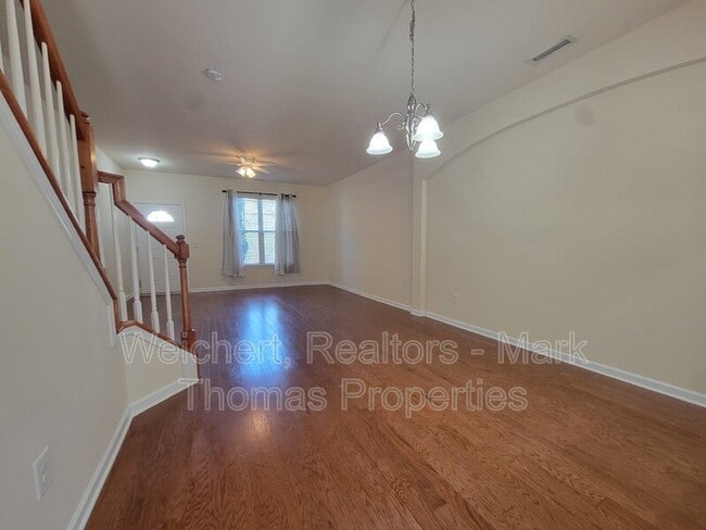 Building Photo - 100-251 Stratford Lakes Dr