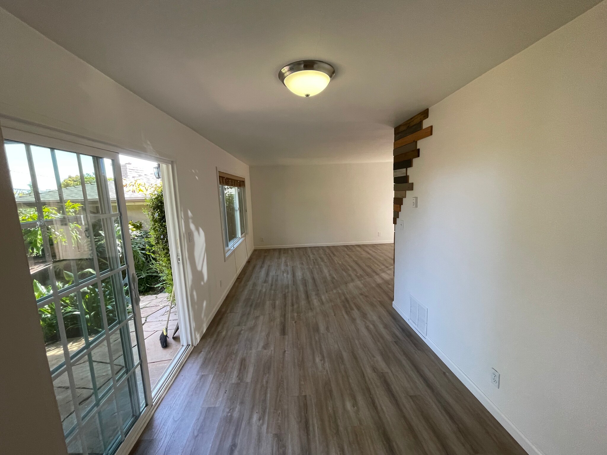 Building Photo - 521 E Arrellaga St