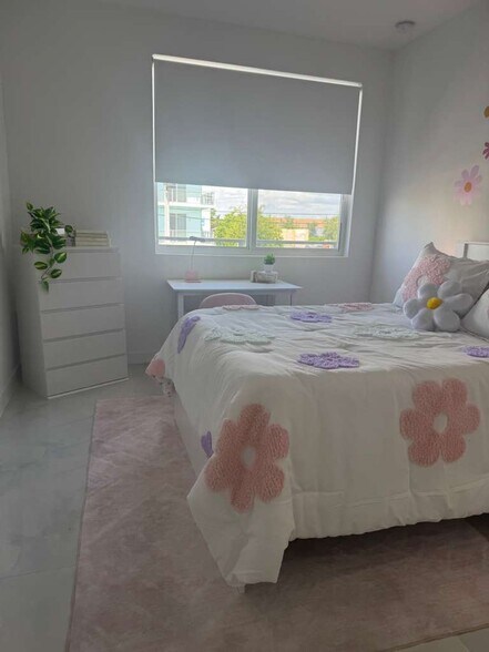 Building Photo - 6731 SW 13th St