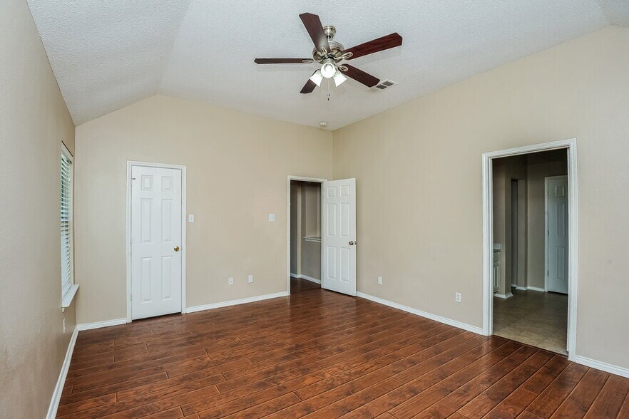 Building Photo - 10004 Chadbourne Rd