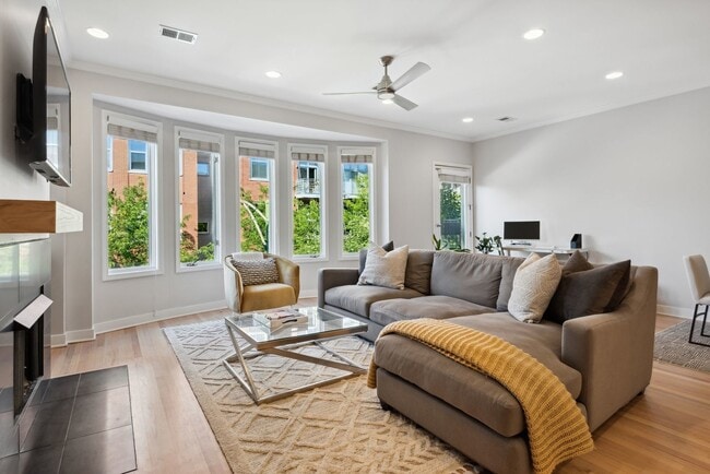 Building Photo - 821 W Superior St