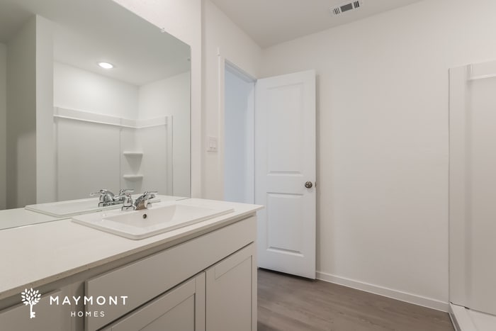 Building Photo - 2408 Shady Grv