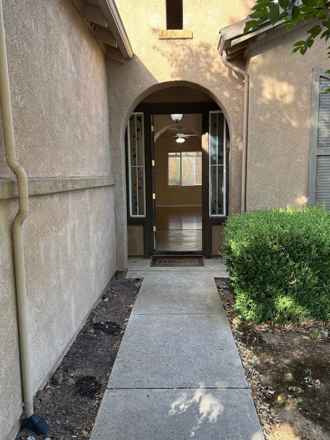 Building Photo - A Great House to Call Home!