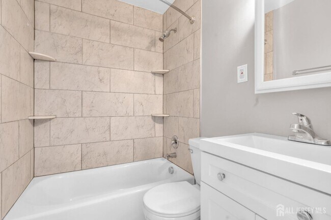 Building Photo - 253 Fairmount Ave