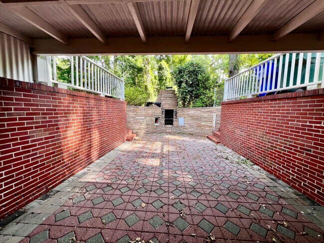 Building Photo - STUNNING home with fully finished BASEMENT!!!