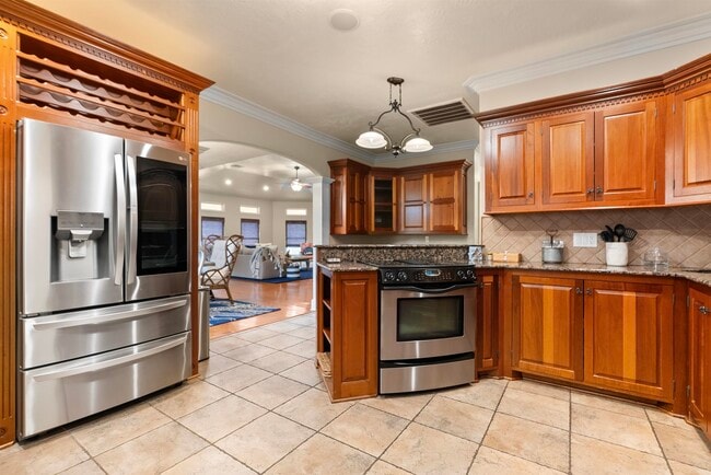 Building Photo - 5004 Cypress Lake Dr