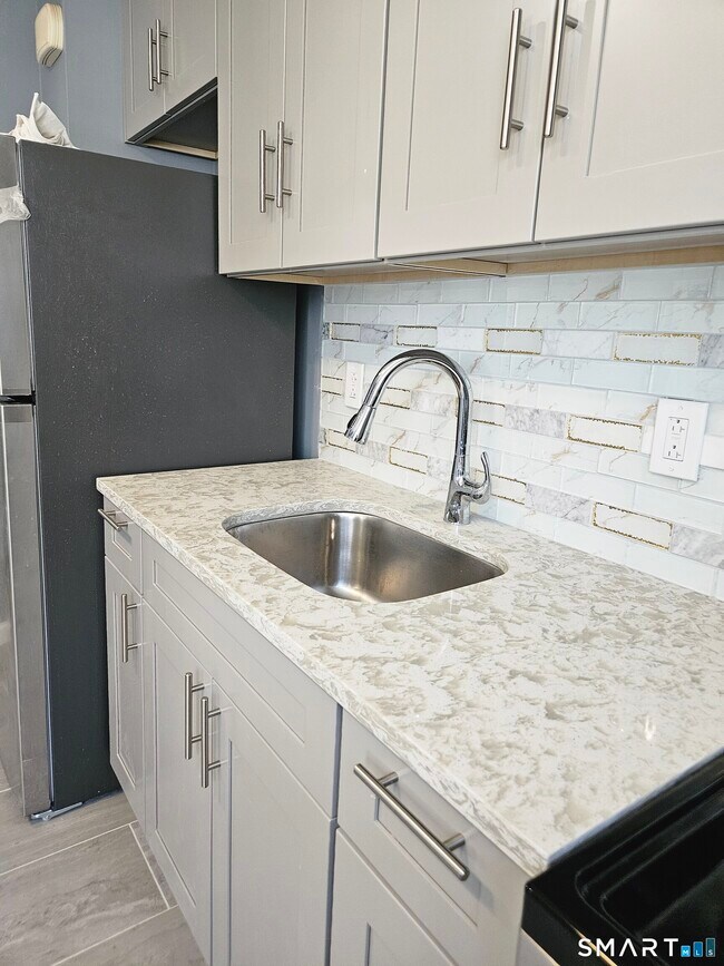 Building Photo - 25 Lexington St