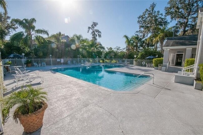 Building Photo - 2 Bedroom / 2 Bathroom Upstairs Condo with Large Screened Covered Porch