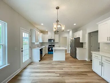 Building Photo - 577 Meloney Dr