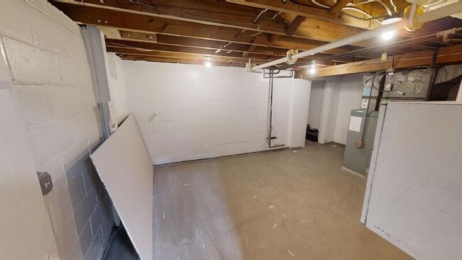 Building Photo - 601 W Hoover Ave