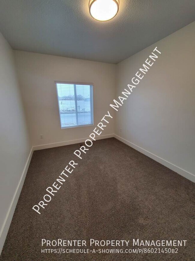 Building Photo - 233 Clair Pl