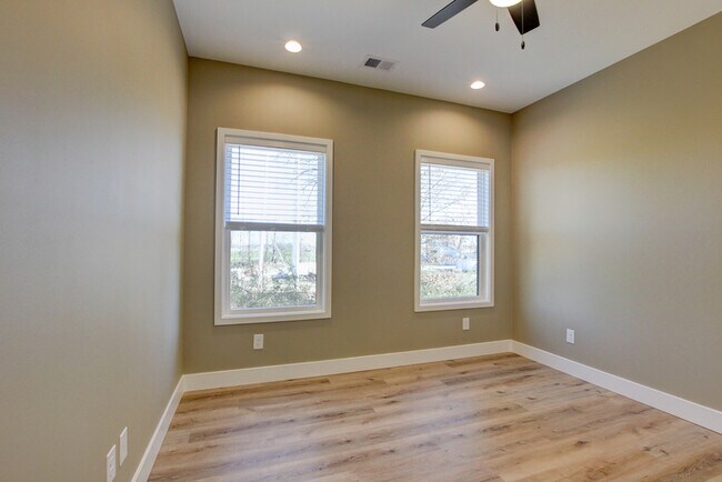 Building Photo - 102 Rosenwald St