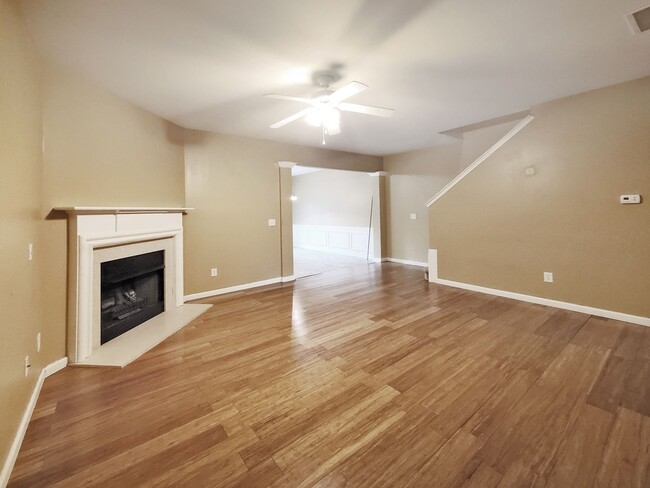 Building Photo - 3/2.5 Townhome in Ellison Lake in Kennesaw...