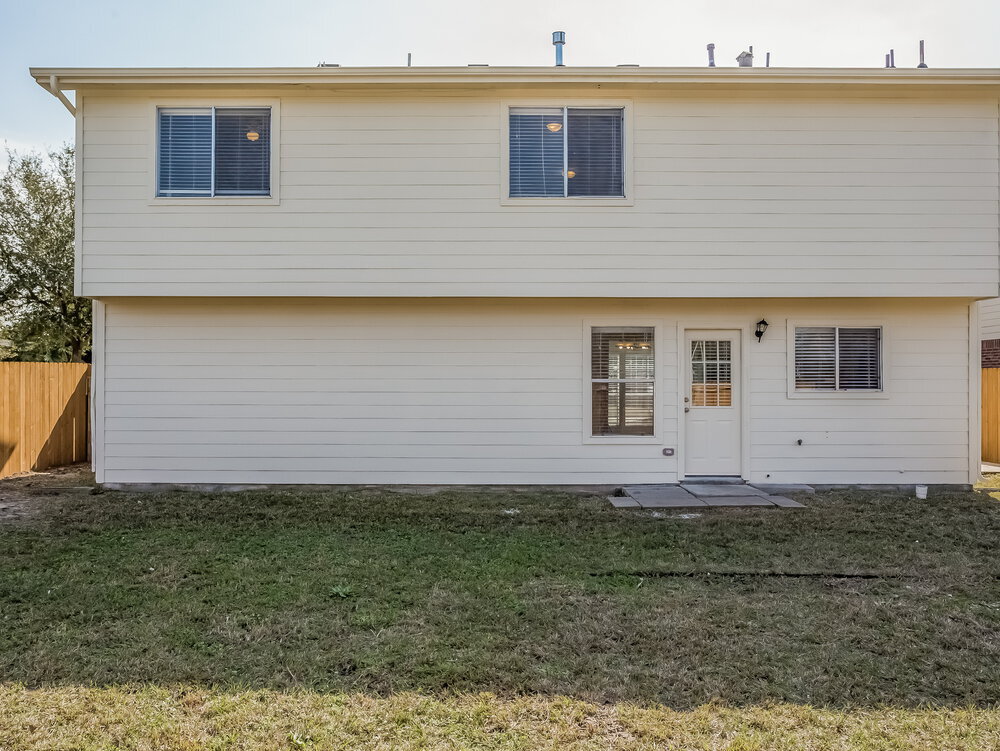Building Photo - 2106 Falling Oaks Rd