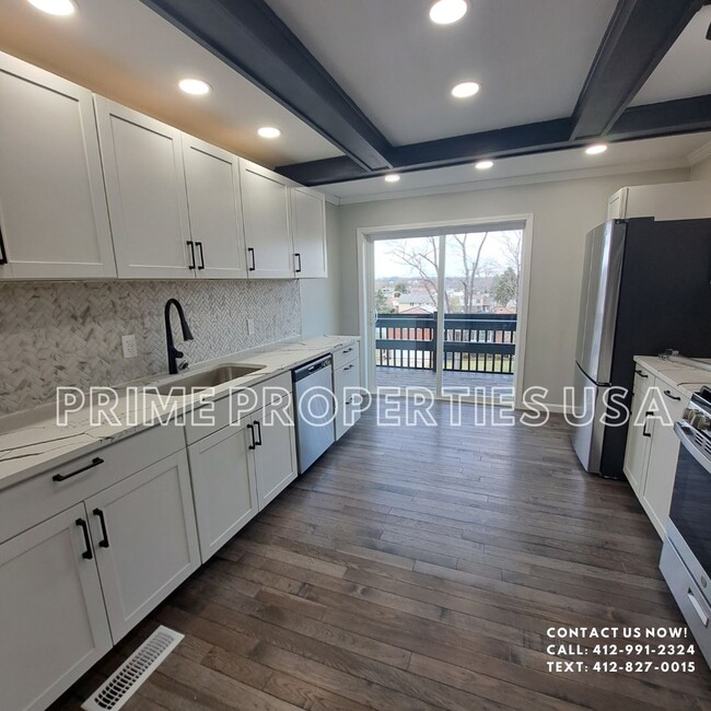 Building Photo - 223 Columbia Dr