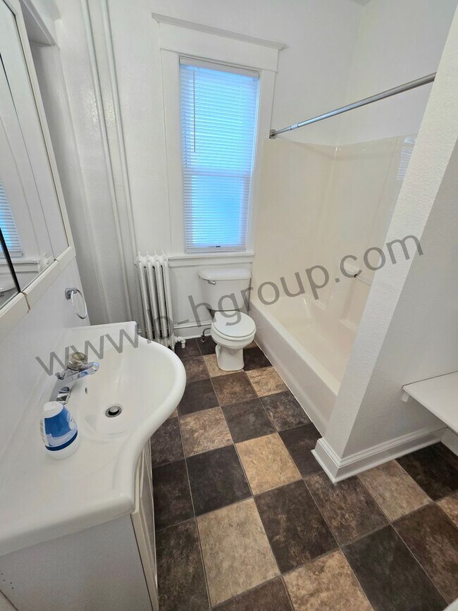 Building Photo - 821 48th St