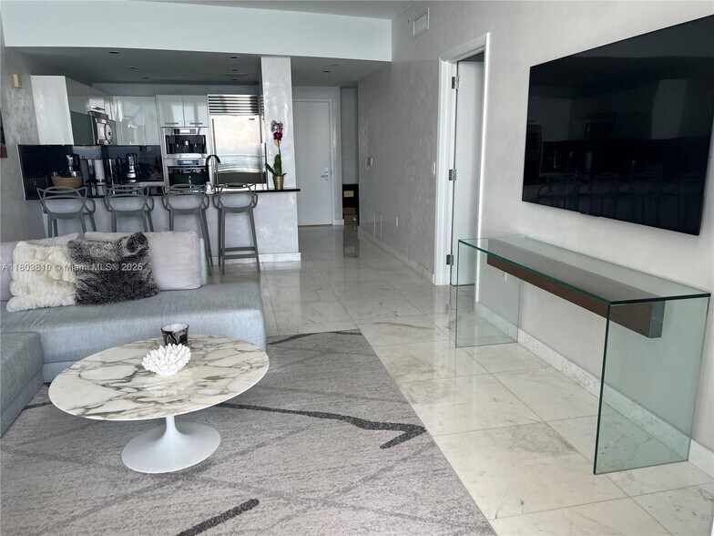 Building Photo - 17121 Collins Ave