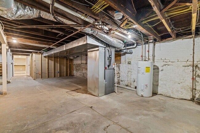 Building Photo - *MOVE IN SPECIAL* High end, 3 bedroom single family home in The Grove!