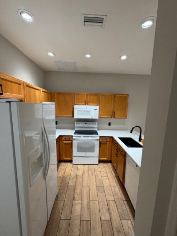 Building Photo - 9011 Iron Oak Ave