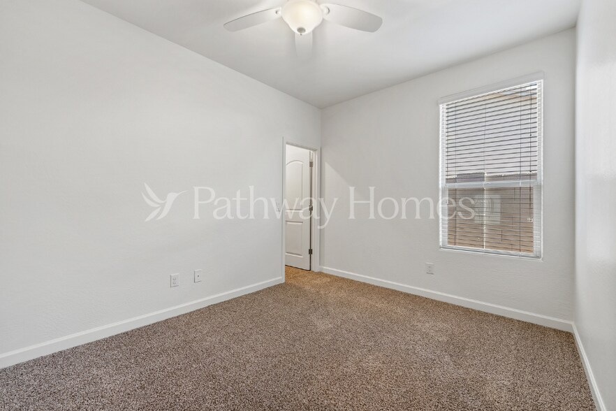 Building Photo - 18241 N Crestview Ln