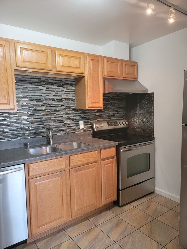 Building Photo - 3416 NE 80th St