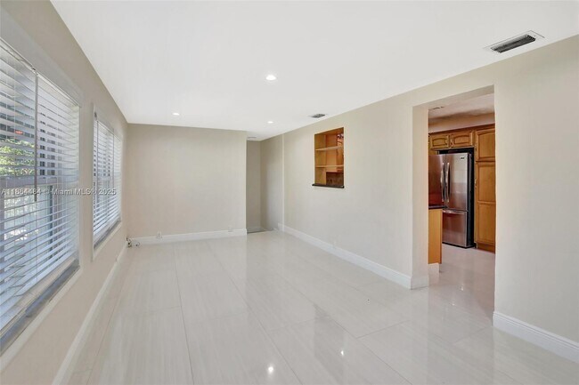 Building Photo - 100 N Hibiscus Ct