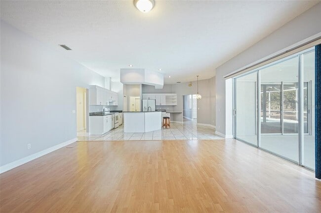 Building Photo - 918 Academy Dr